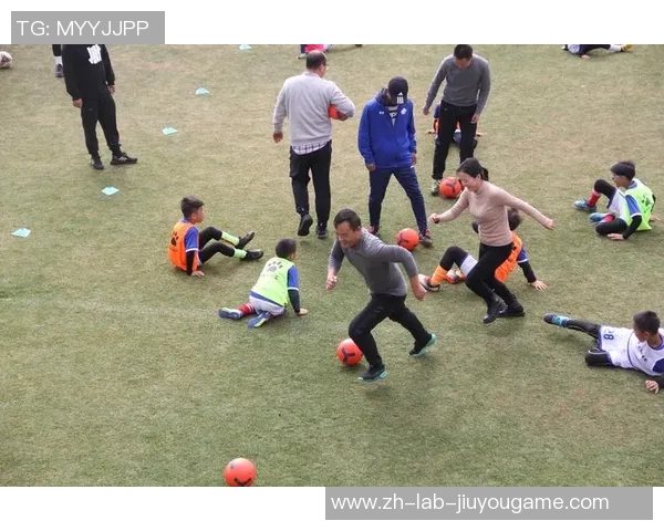 足球武易:探索足球的魅力与技巧,提升球员素养与团队协作能力 足球武易:探索足球的魅力与技巧,提升球员素养与团队协作能力