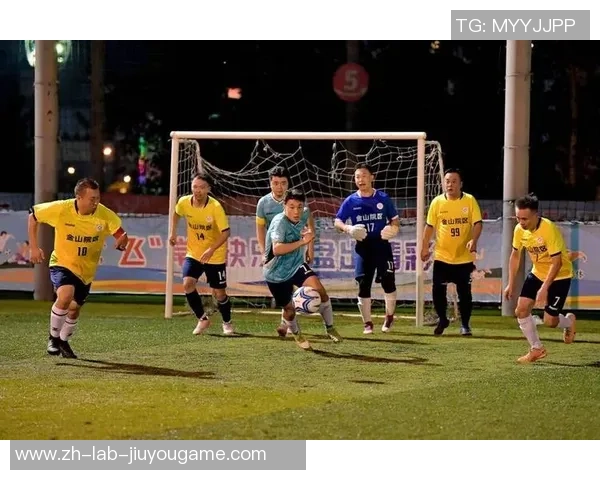 足球号令引领激情赛场激发团队协作与个人突破的完美结合 足球号令引领激情赛场激发团队协作与个人突破的完美结合